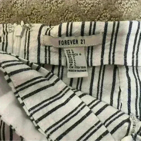 Black and white striped Skort, Forever 21, size large - Picture 4 of 8